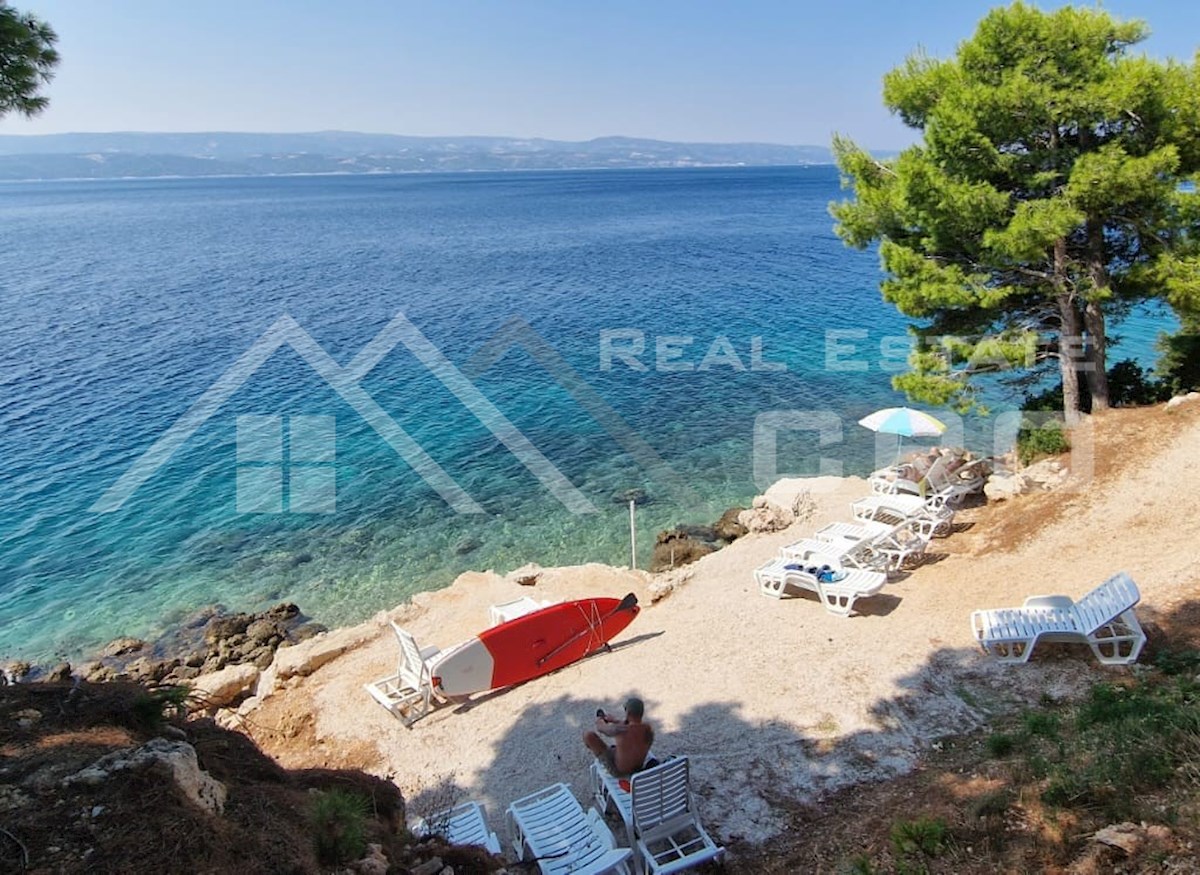 Nepremičnine Omiš - Zazidljivo zemljišče na odlični lokaciji v bližini morja in plaž, Omiška riviera, prodamo