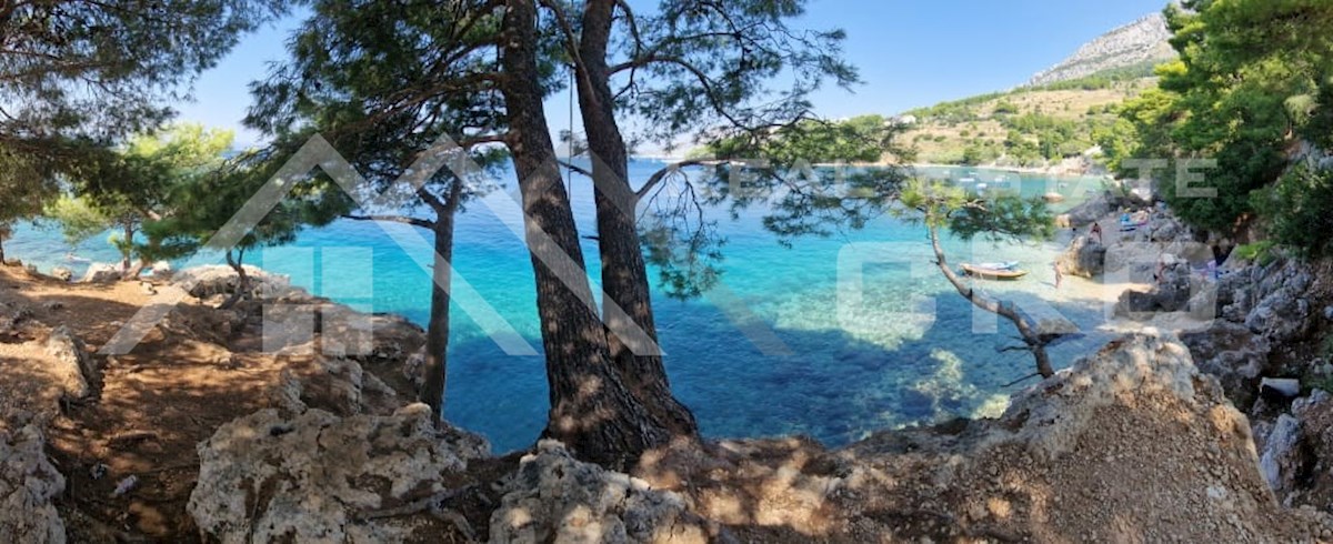 Nepremičnine Omiš - Zazidljivo zemljišče na odlični lokaciji v bližini morja in plaž, Omiška riviera, prodamo