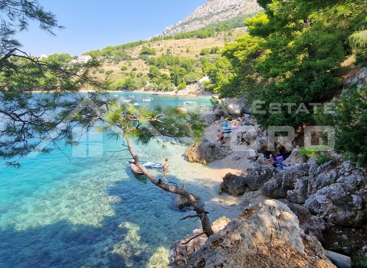 Nepremičnine Omiš - Zazidljivo zemljišče na odlični lokaciji v bližini morja in plaž, Omiška riviera, prodamo