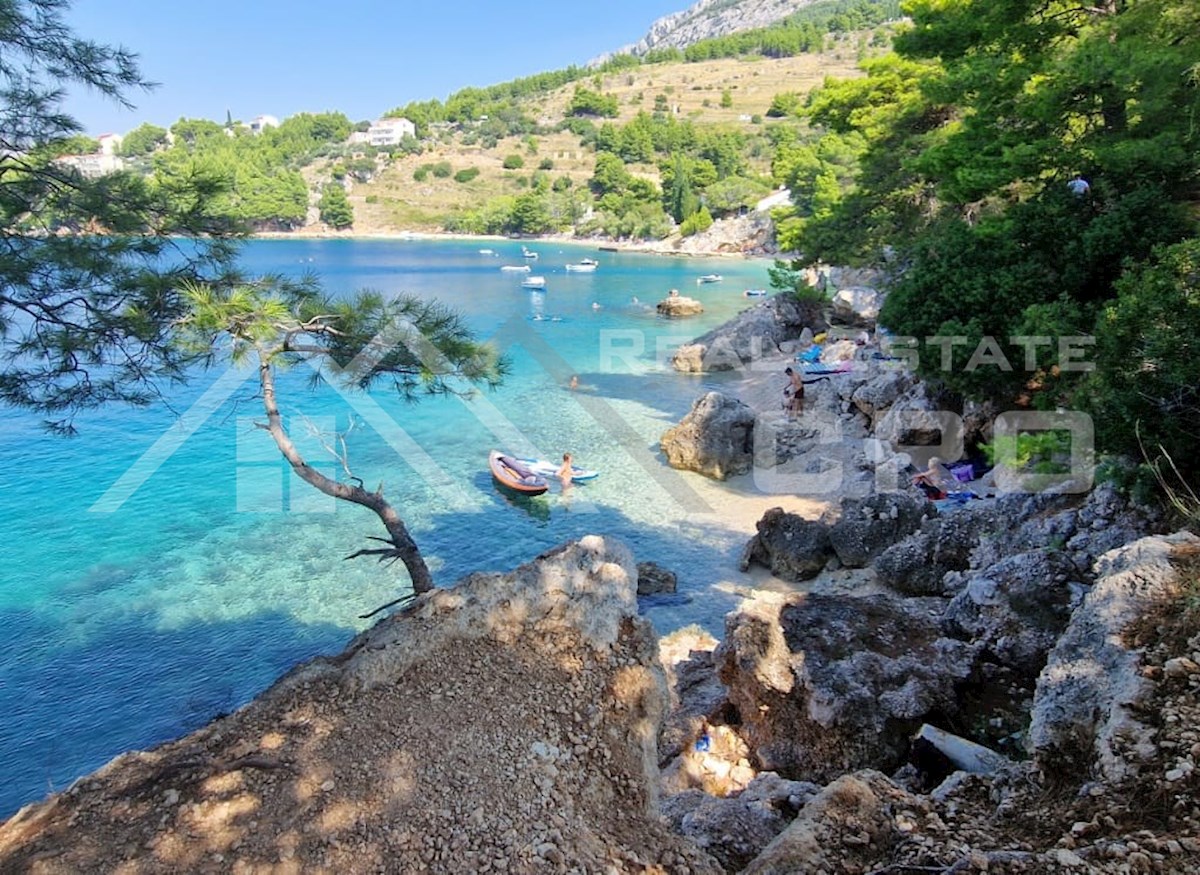 Nepremičnine Omiš - Zazidljivo zemljišče na odlični lokaciji v bližini morja in plaž, Omiška riviera, prodamo