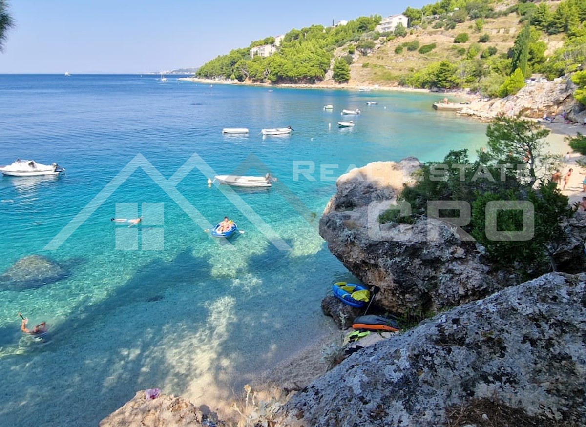 Nepremičnine Omiš - Zazidljivo zemljišče na odlični lokaciji v bližini morja in plaž, Omiška riviera, prodamo