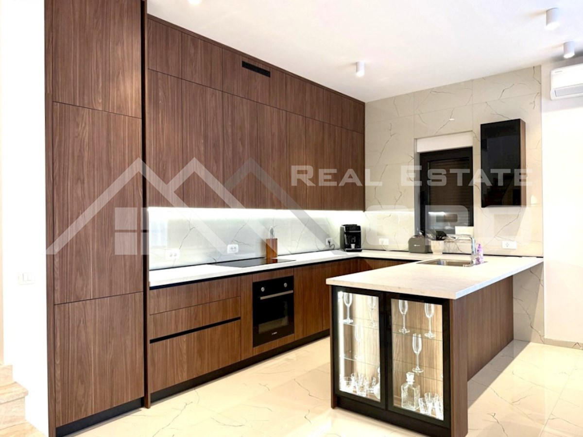 Nepremičnine Rogoznica – Elegantna luksuzna vila z osupljivim pogledom na morje, območje Rogoznice, naprodaj