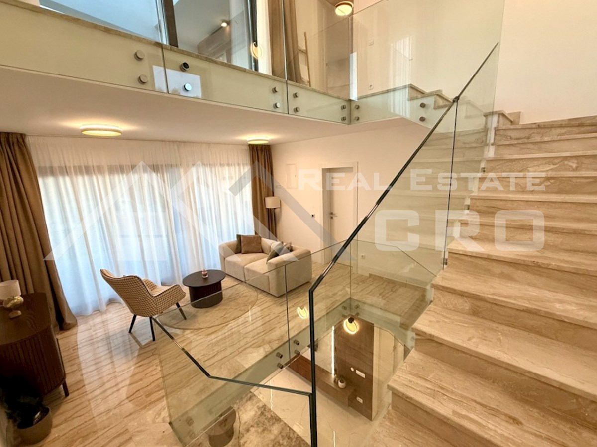 Nepremičnine Rogoznica – Elegantna luksuzna vila z osupljivim pogledom na morje, območje Rogoznice, naprodaj