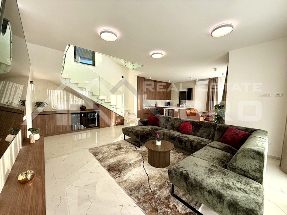 Nepremičnine Rogoznica – Elegantna luksuzna vila z osupljivim pogledom na morje, območje Rogoznice, naprodaj