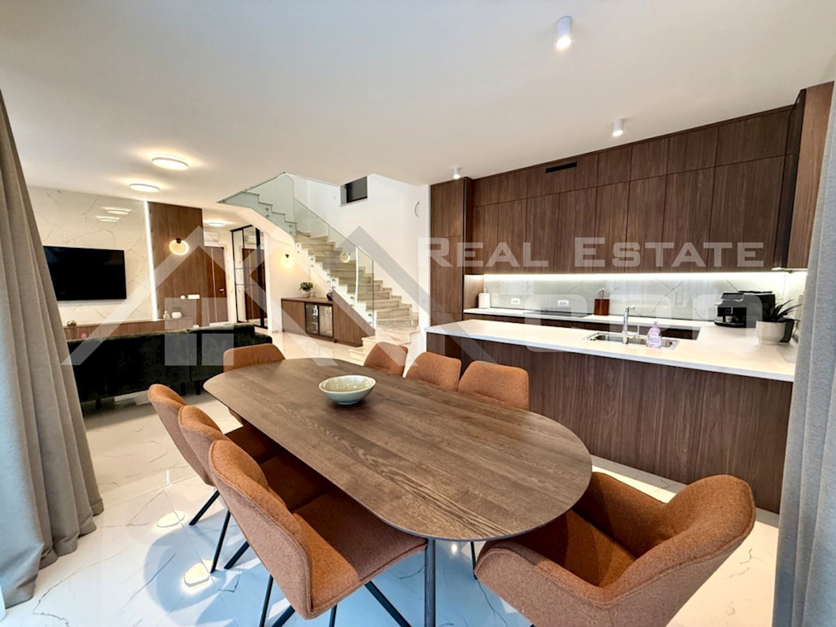 Nepremičnine Rogoznica – Elegantna luksuzna vila z osupljivim pogledom na morje, območje Rogoznice, naprodaj