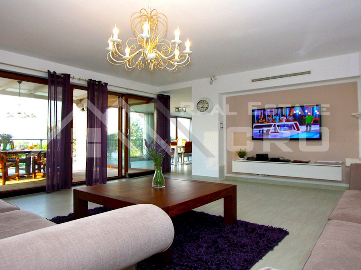 Nepremičnine Brač - Vila na prostorni posesti z očarljivim pogledom na morje, prodamo