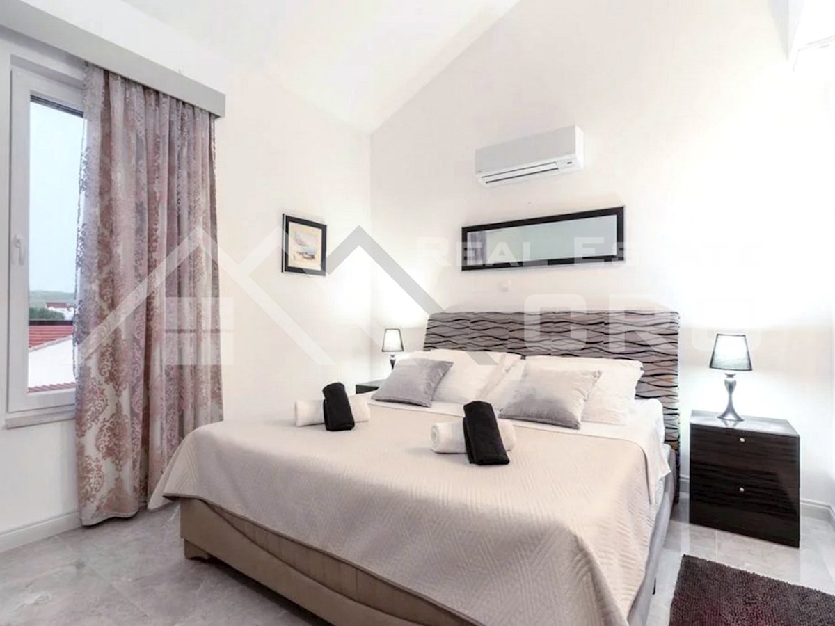 Nepremičnine Brač - Ekskluzivni štirinadstropni apartmaji s skupnim bazenom in čudovitim razgledom, naprodaj