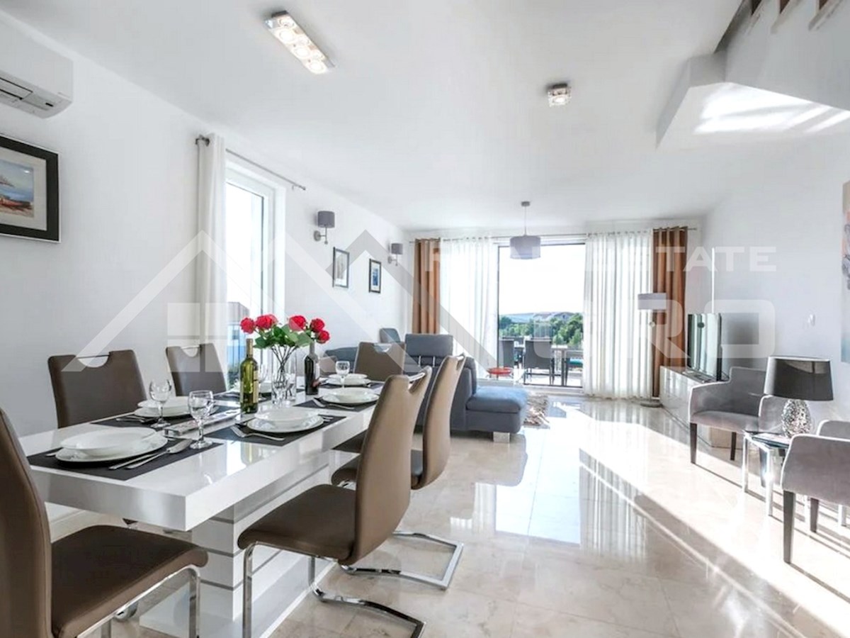 Nepremičnine Brač - Ekskluzivni štirinadstropni apartmaji s skupnim bazenom in čudovitim razgledom, naprodaj