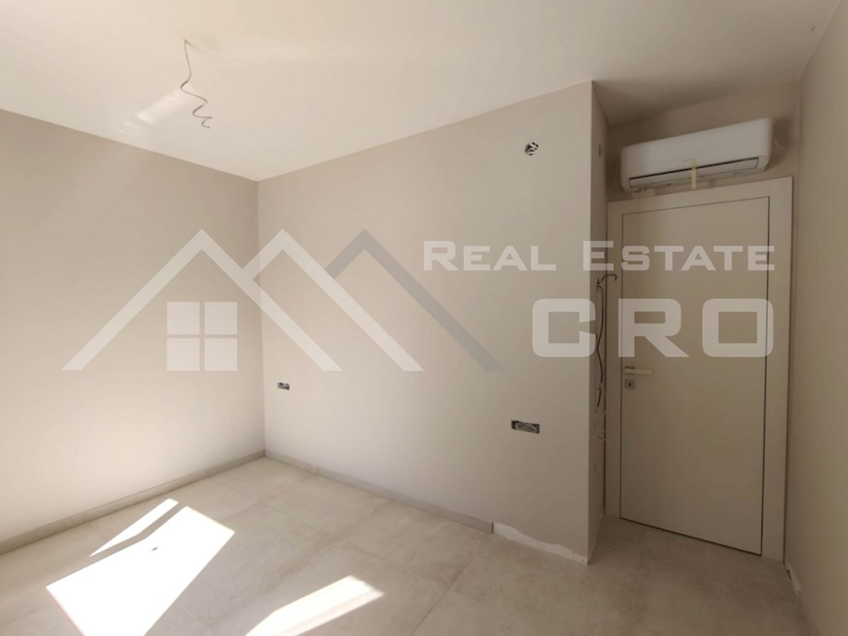 Nepremičnine Rogoznica – Moderno stanovanje na odlični lokaciji v bližini morja, prodamo