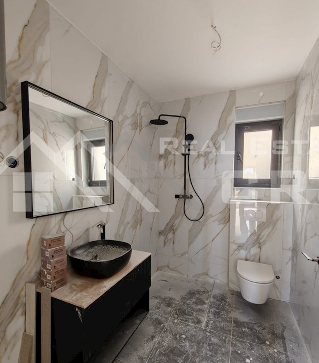 Nepremičnine Rogoznica – Moderno stanovanje na odlični lokaciji v bližini morja, prodamo