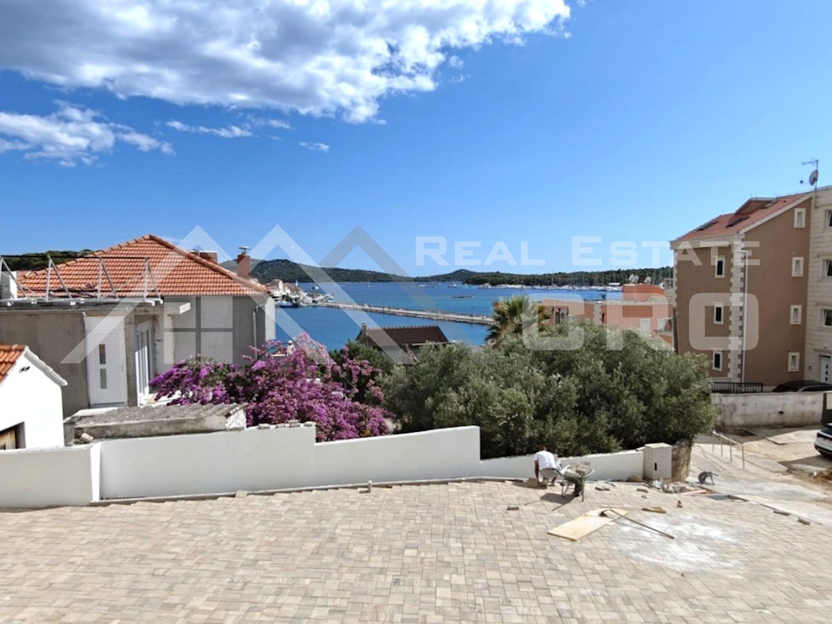 Nepremičnine Rogoznica – Moderno stanovanje na odlični lokaciji v bližini morja, prodamo