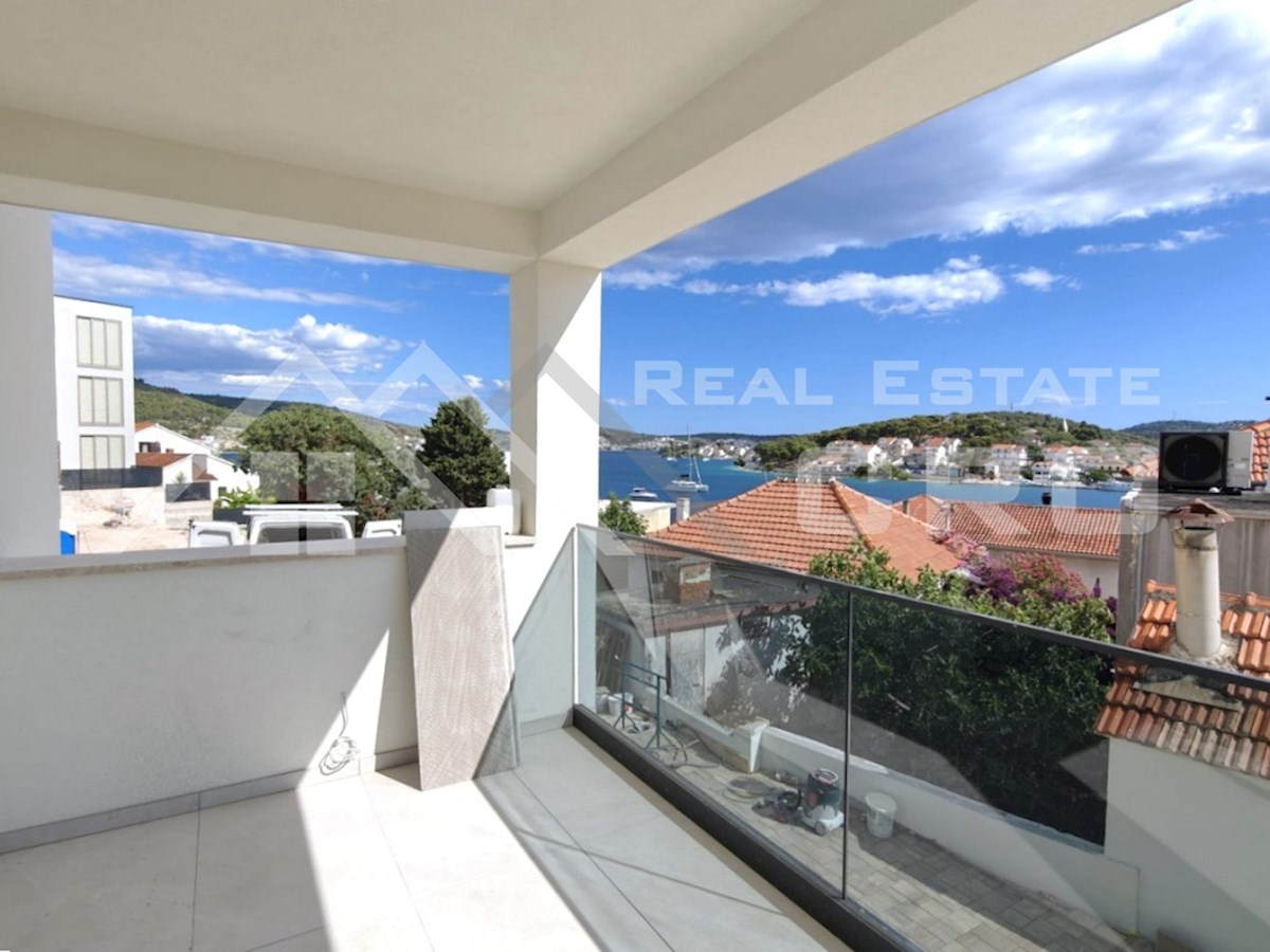 Nepremičnine Rogoznica – Moderno stanovanje na odlični lokaciji v bližini morja, prodamo