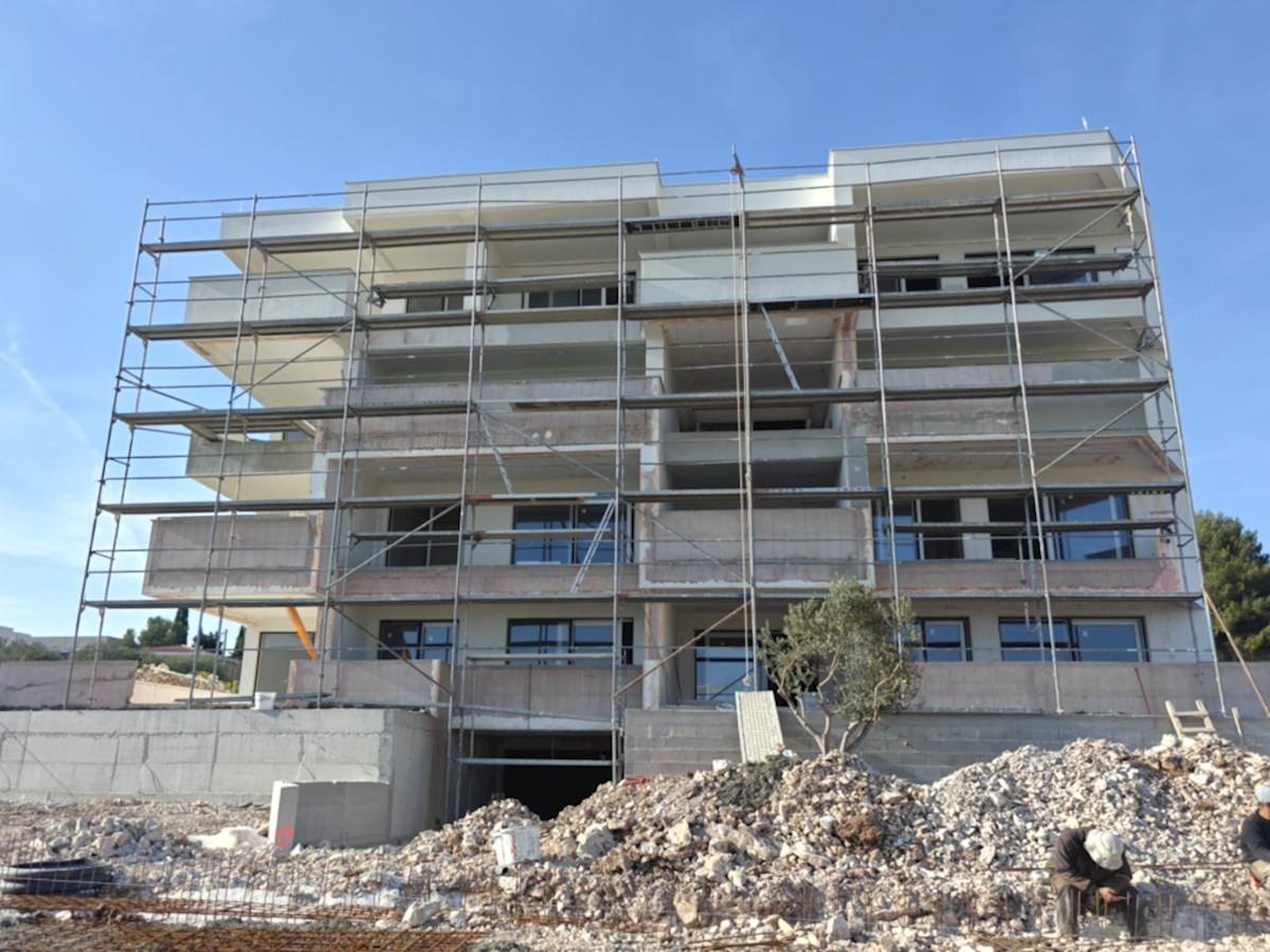 Nepremičnine Čiovo – Dvosobna stanovanja v novogradnji z garažo, dvigalom in bazenom, naprodaj