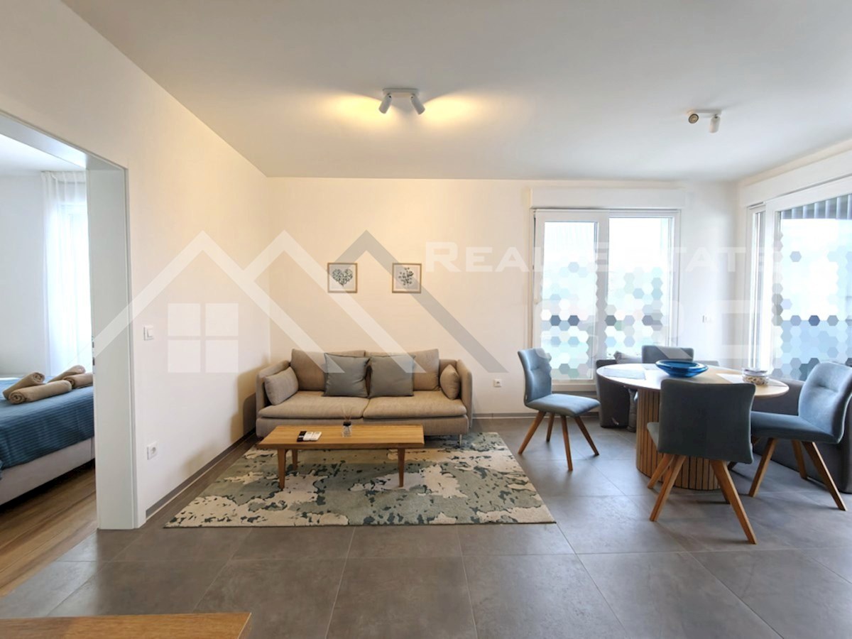 Nepremičnine Čiovo – Popolnoma opremljena stanovanja v moderni novogradnji z dvigalom in garažo, prodamo