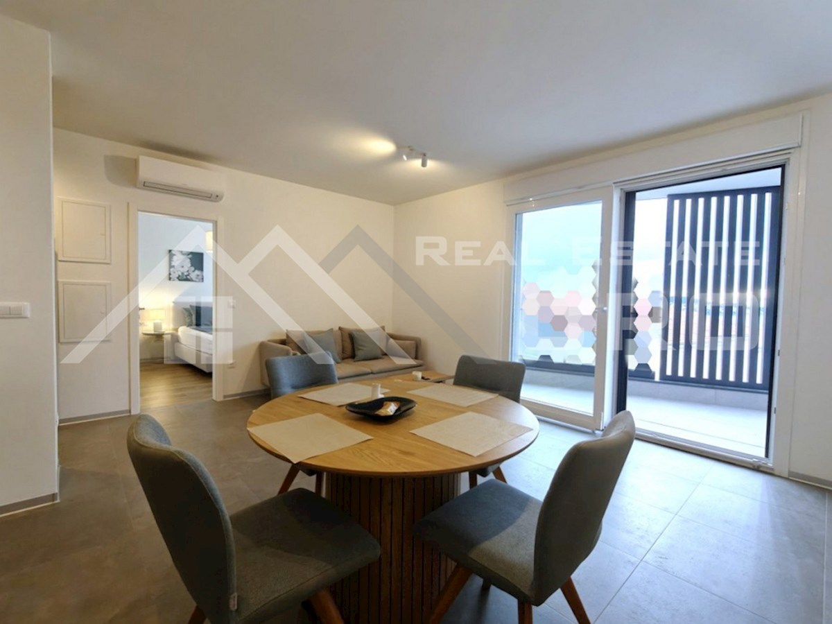 Nepremičnine Čiovo – Popolnoma opremljena stanovanja v moderni novogradnji z dvigalom in garažo, prodamo