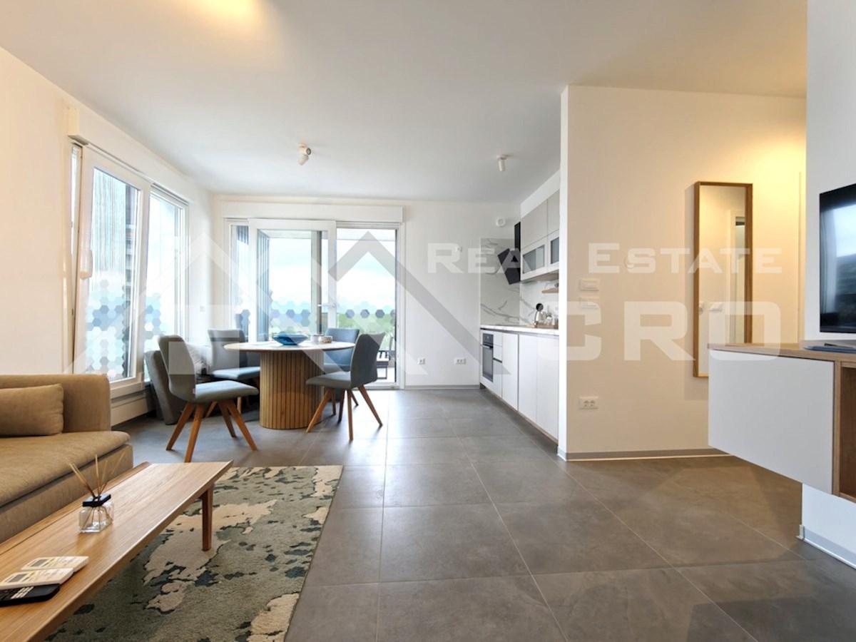 Nepremičnine Čiovo – Elegantno opremljeno stanovanje v moderni novogradnji v bližini morja, naprodaj