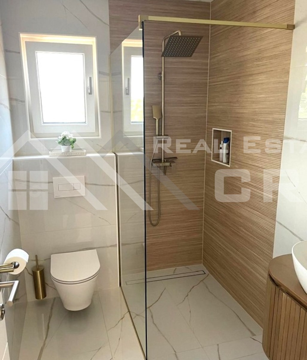 Nepremičnine Brač - Naprodaj čudovita kamnita hiša z bazenom na prostornem mediteranskem posestvu, naprodaj