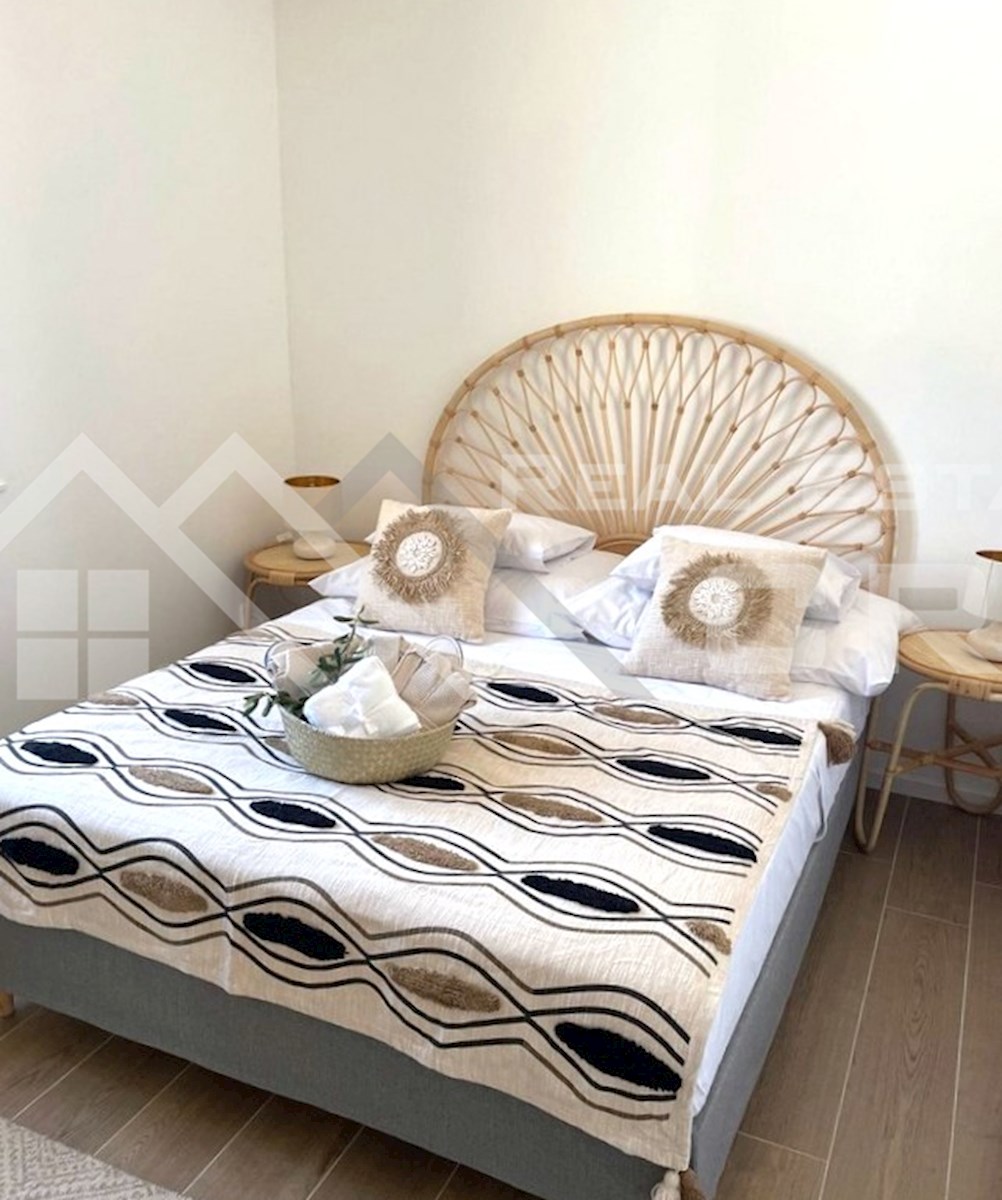 Nepremičnine Brač - Naprodaj čudovita kamnita hiša z bazenom na prostornem mediteranskem posestvu, naprodaj