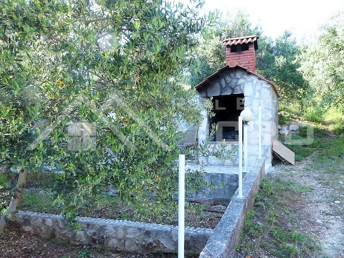 Nepremičnine Čiovo - Apartmajska hiša na odlični lokaciji, blizu morja in plaž, prodamo