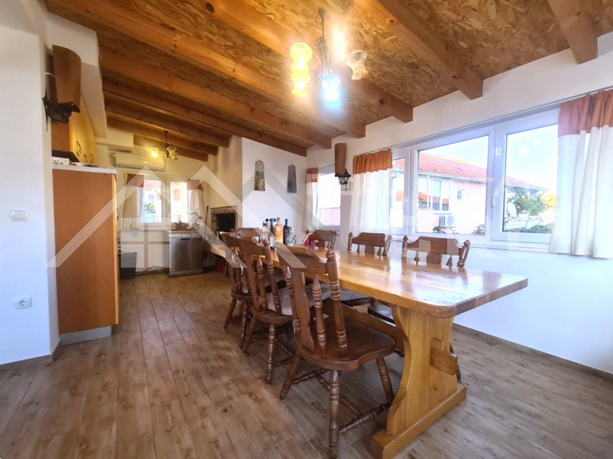 Nepremičnine Čiovo - Opremljeno trisobno stanovanje v lepi stanovanjski soseski, prodamo