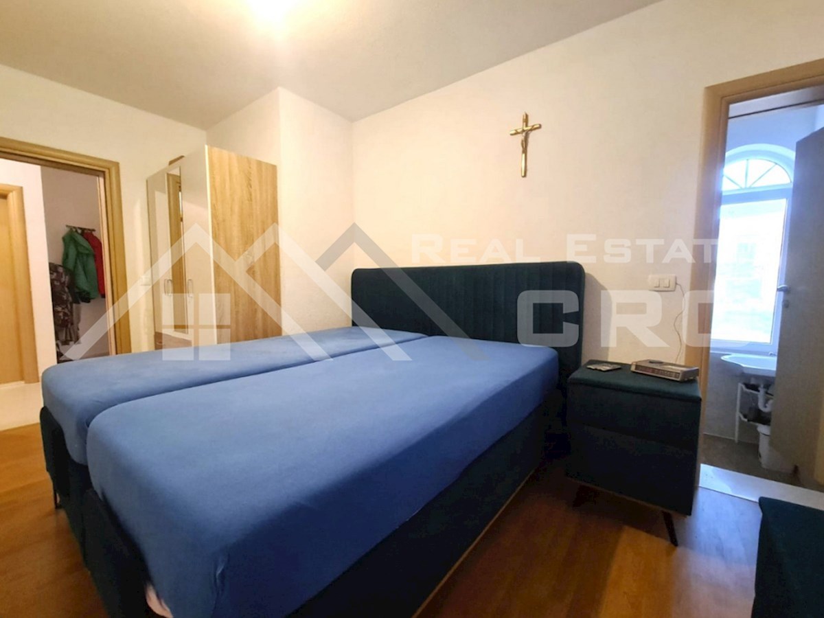 Nepremičnine Čiovo - Opremljeno trisobno stanovanje v lepi stanovanjski soseski, prodamo