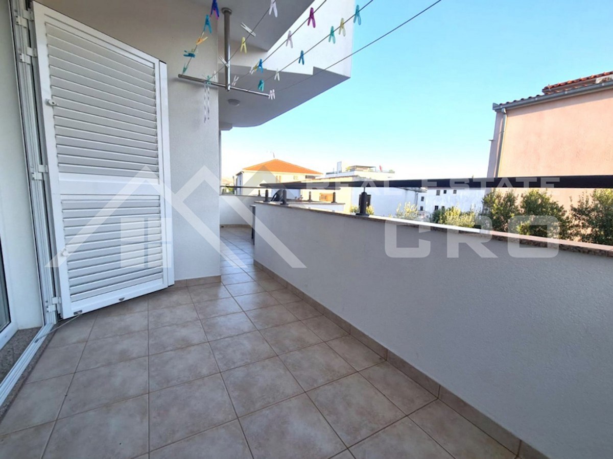 Nepremičnine Čiovo - Opremljeno trisobno stanovanje v lepi stanovanjski soseski, prodamo