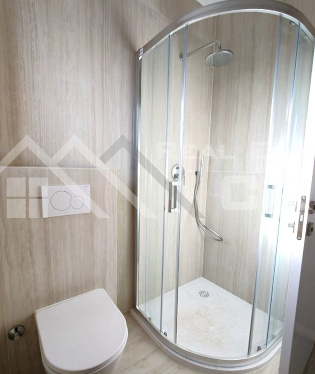 Nepremičnine Čiovo - Penthouse s strešno teraso, v novi stavbi v bližini morja in plaž, prodamo