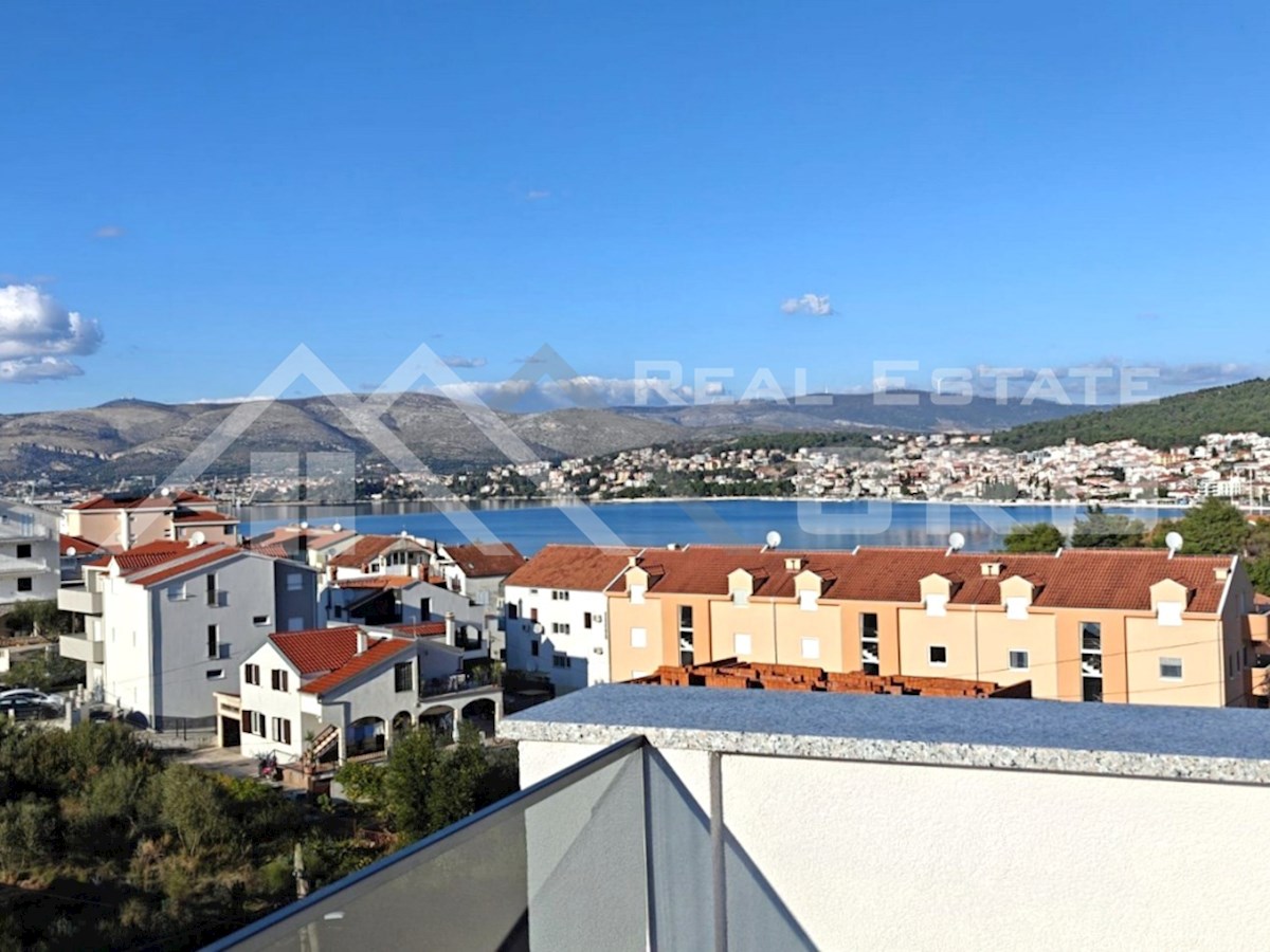 Nepremičnine Čiovo - Penthouse s strešno teraso, v novi stavbi v bližini morja in plaž, prodamo