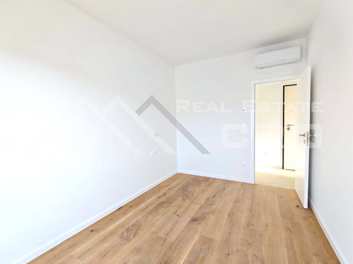 Nepremičnine Čiovo - Penthouse s strešno teraso, v novi stavbi v bližini morja in plaž, prodamo