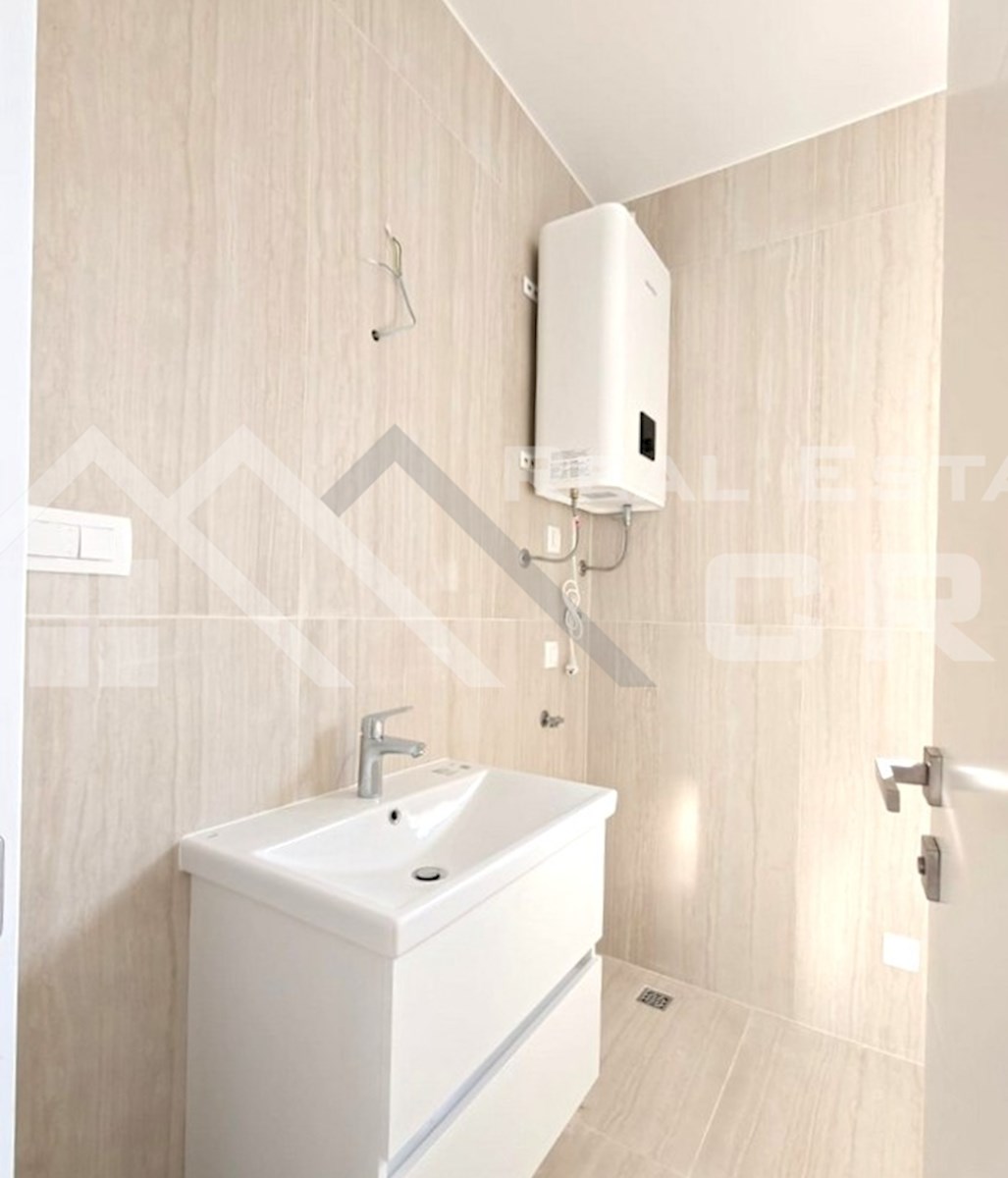 Nepremičnine Čiovo - Penthouse s strešno teraso, v novi stavbi v bližini morja in plaž, prodamo