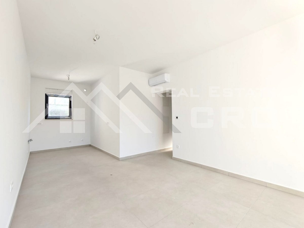 Nepremičnine Čiovo - Penthouse s strešno teraso, v novi stavbi v bližini morja in plaž, prodamo