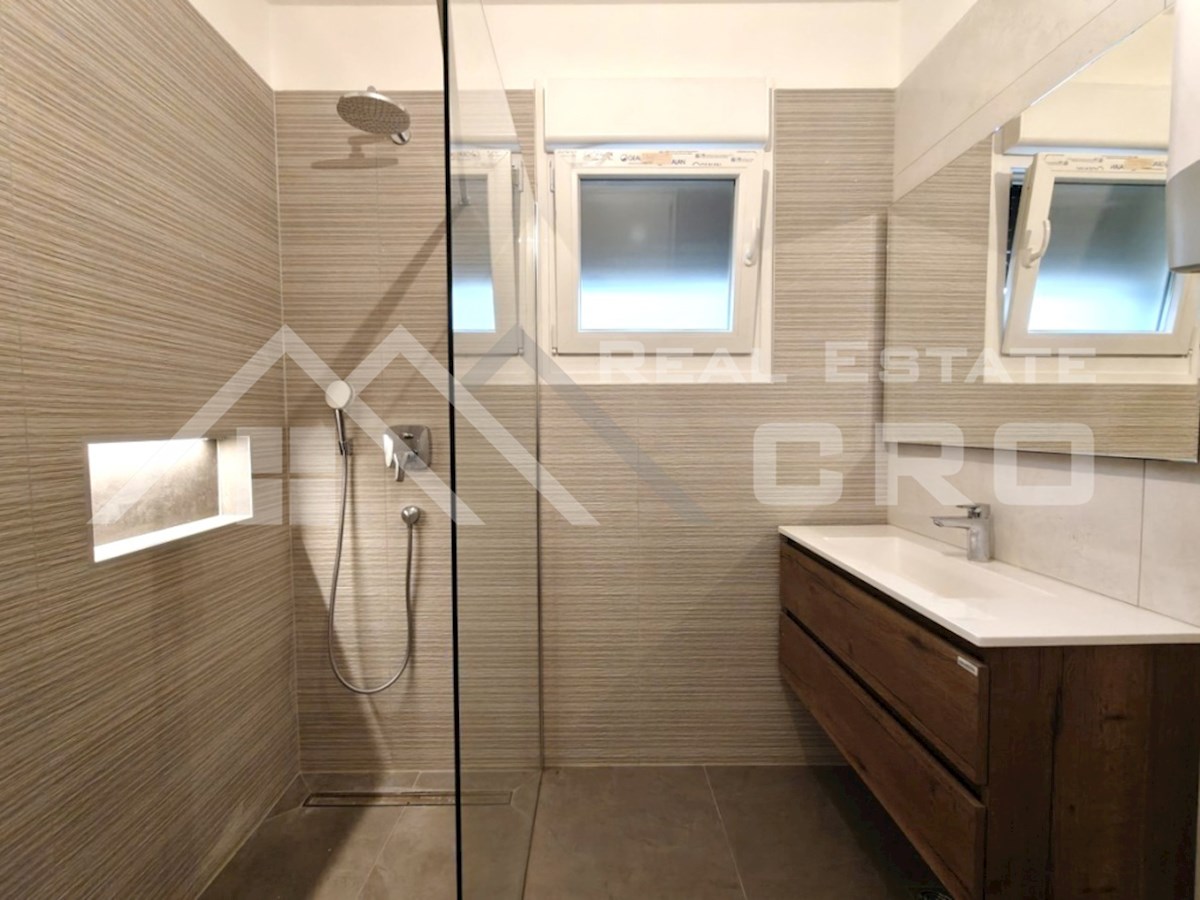 Nepremičnine Čiovo – Udobno enosobno stanovanje v novogradnji blizu morja, prodamo