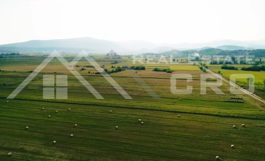 Nepremičnine Sinj – Kmetijska zemljišča v bližini reke Cetine, naprodaj