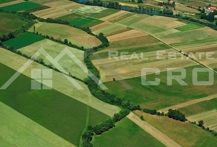 Nepremičnine Sinj – Kmetijska zemljišča v bližini reke Cetine, naprodaj