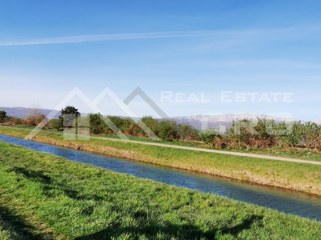 Nepremičnine Sinj – Kmetijska zemljišča v bližini reke Cetine, naprodaj