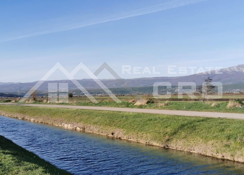 Nepremičnine Sinj – Kmetijska zemljišča v bližini reke Cetine, naprodaj