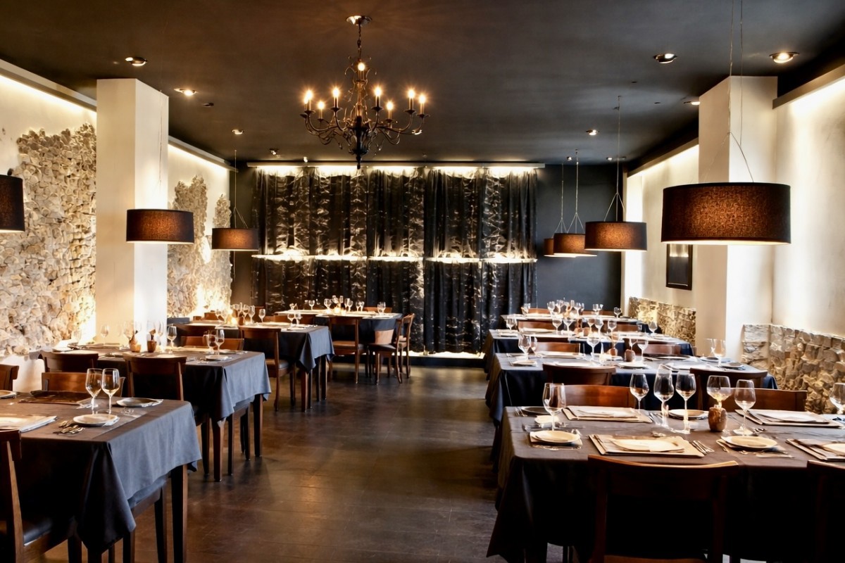 ZGODOVINSKI GRAD NA DOMINANTNI POLOŽAJI Z RAZGLEDOM NA MORJE BUJE, ISTRA, HRVAŠKA