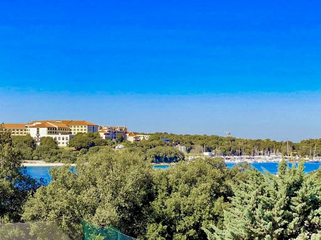 Pješčana Uvala, prva vrsta do morja, odlična pozicija ob plaži, ekskluziven apartma za prodajo, Pula, Istra, Hrvaška