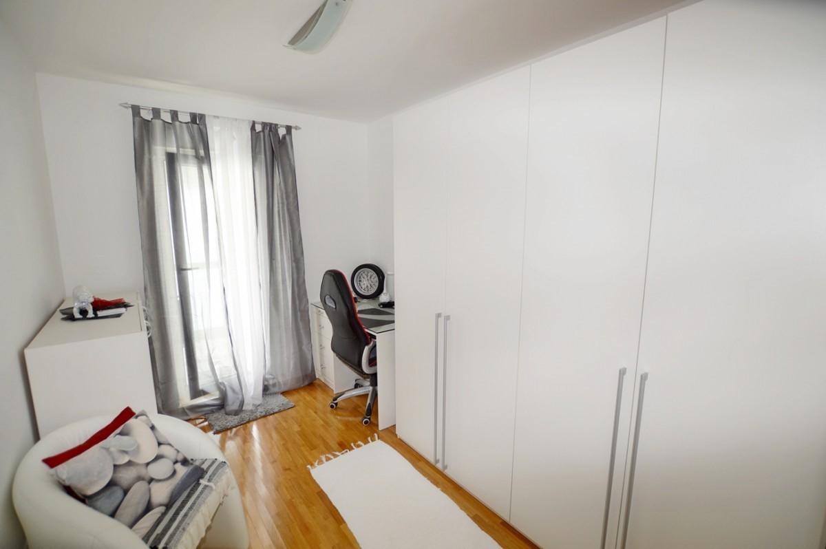 Luksuzni apartma blizu morja za prodajo v Novigradu, Istra