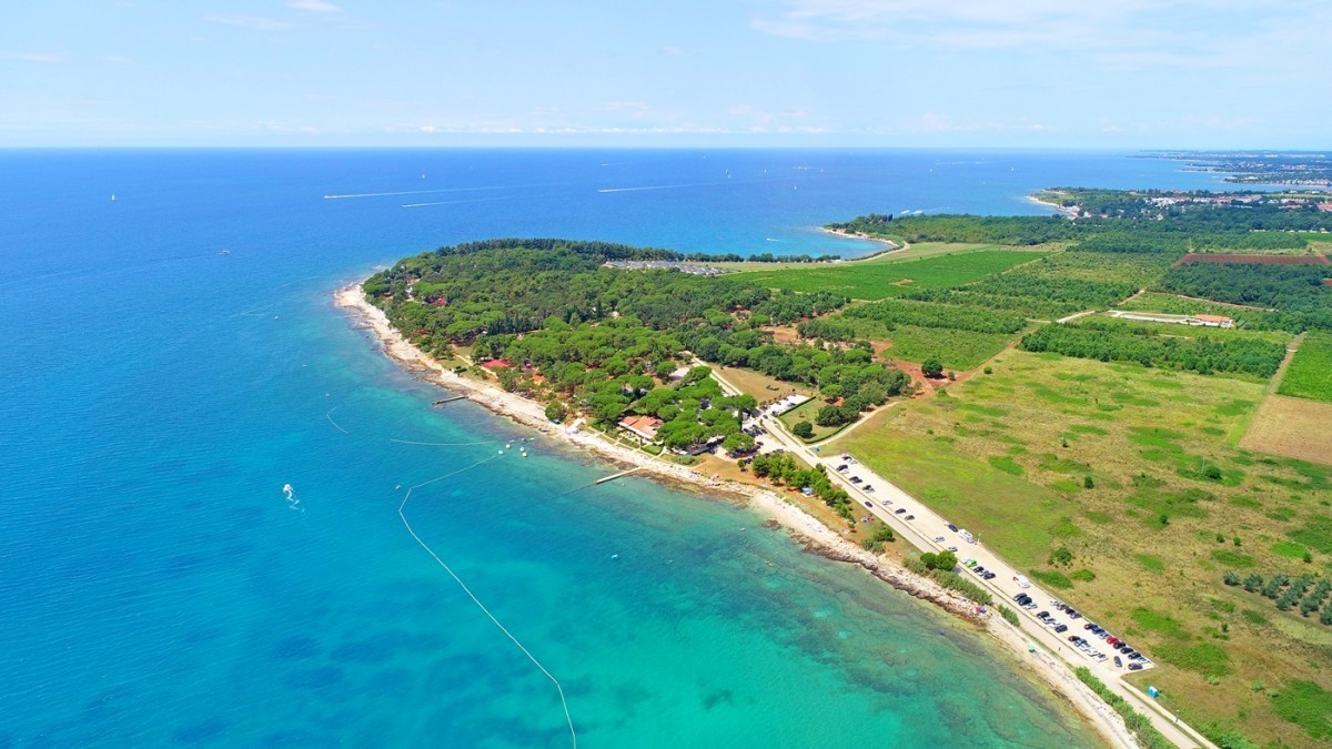 Zazidljivo zemljišče prva vrstica do morja v Novigradu, Istra