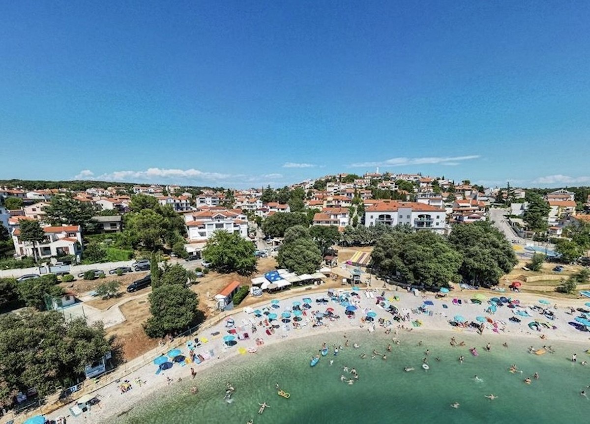 Pješčana Uvala, prva vrsta do morja, odlična pozicija ob plaži, ekskluziven apartma za prodajo, Pula, Istra, Hrvaška