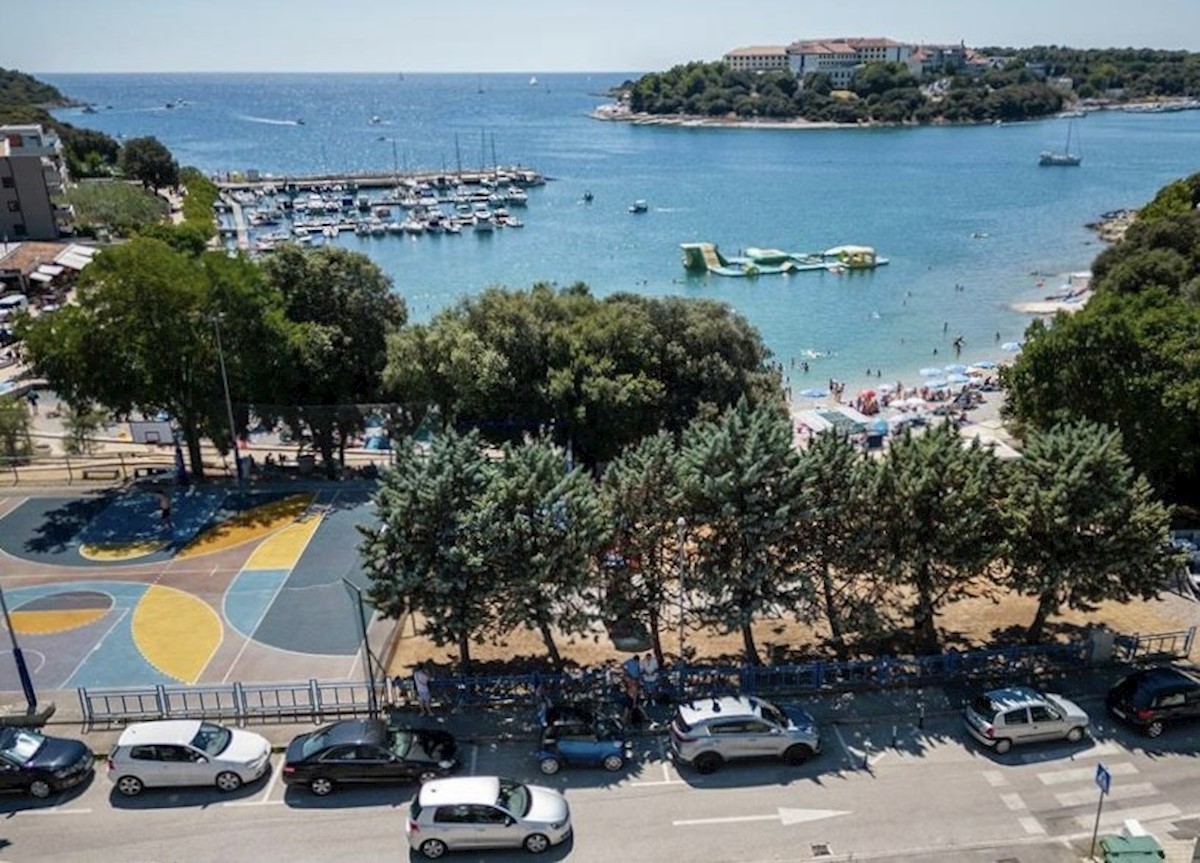 Pješčana Uvala, prva vrsta do morja, odlična pozicija ob plaži, ekskluziven apartma za prodajo, Pula, Istra, Hrvaška