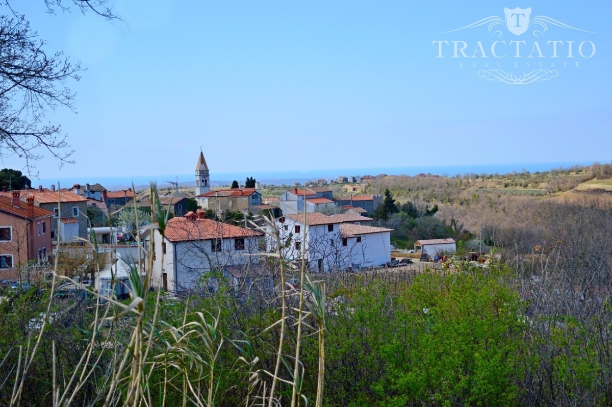 Gradbeno zemljišče s pogledom na morje v bližini Buja, Istra