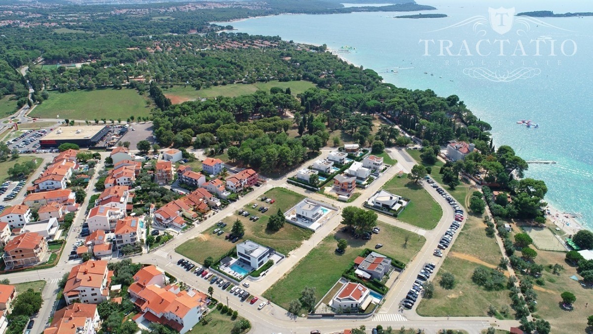 Prodaja nedokončana hiša v prvi vrsti do morja v bližini Pule, Hrvaška.