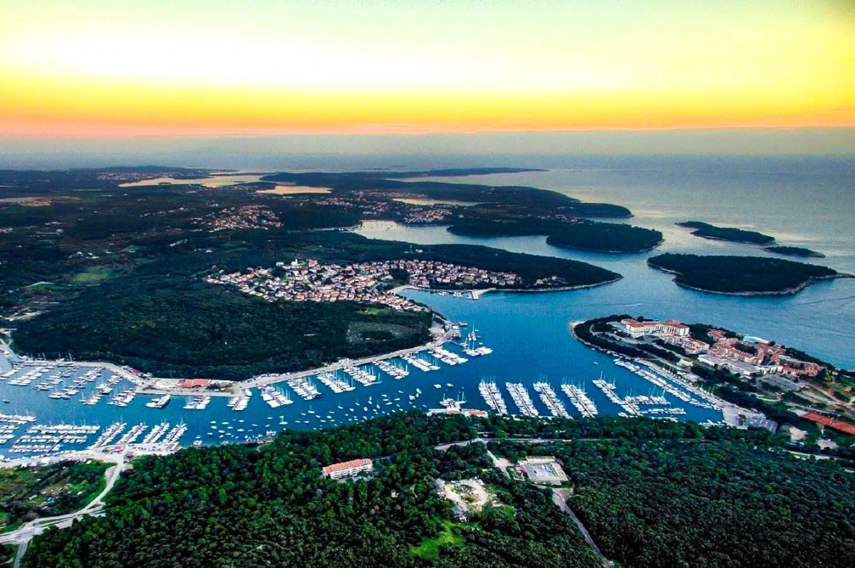 UPenthouse na morju, peščena plaža, na najlepši lokaciji v Puli, Istra, Hrvaškanikatn