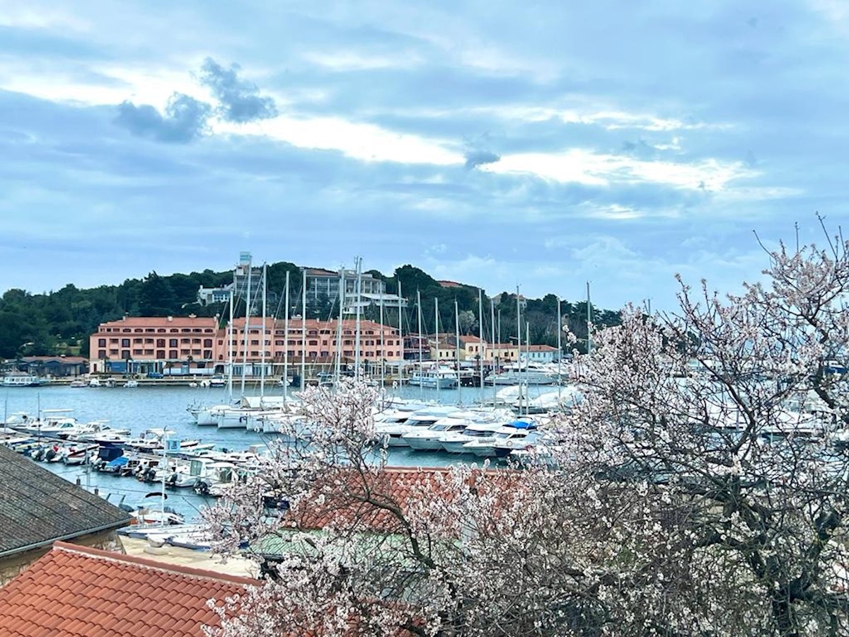 Čudovito stanovanje, ki se nahaja na ekskluzivni lokaciji poleg marine Vrsar, Istra, Hrvaška