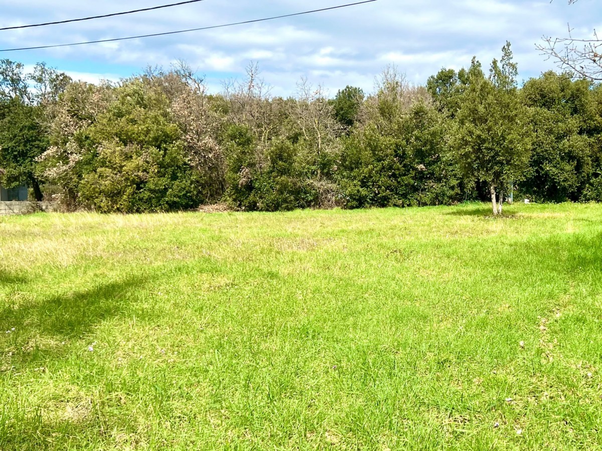 Gradbeno zemljišče na atraktivni lokaciji v Pulju, 1281 m2, Istra, Hrvaška