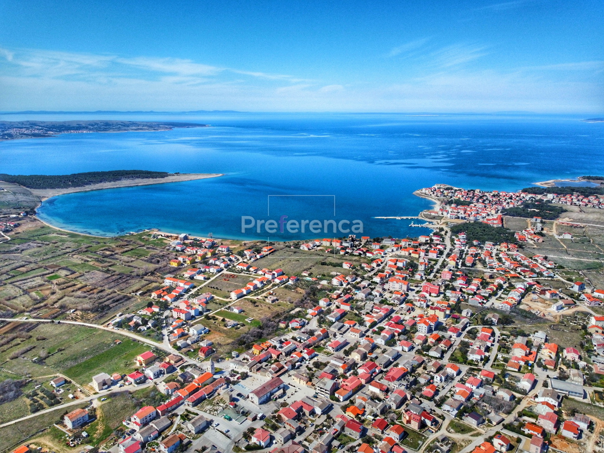 Povljana - gradbeno zemljišče 728m2