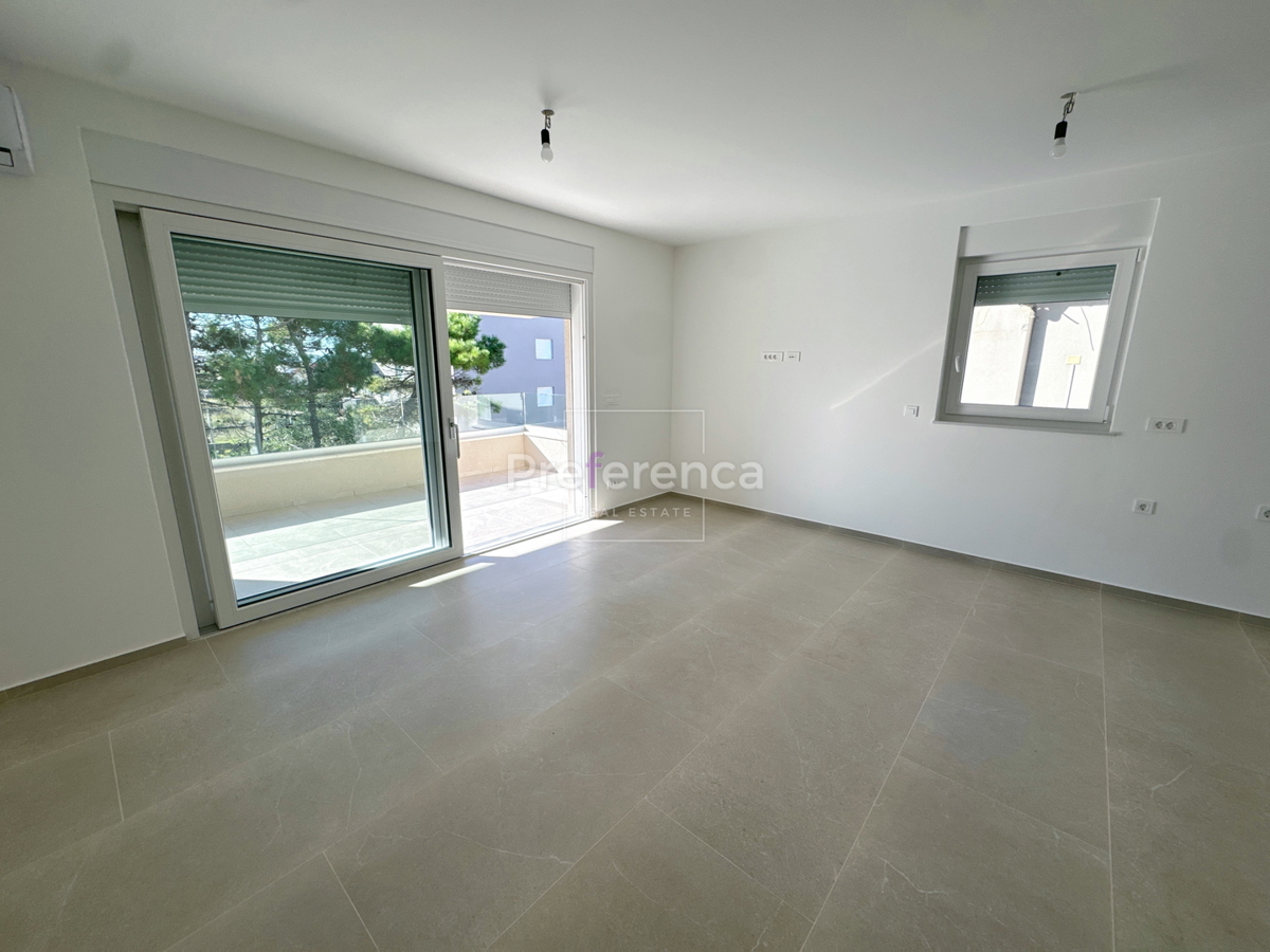 Povljana - dvosobno stanovanje v pritličju z vrtom