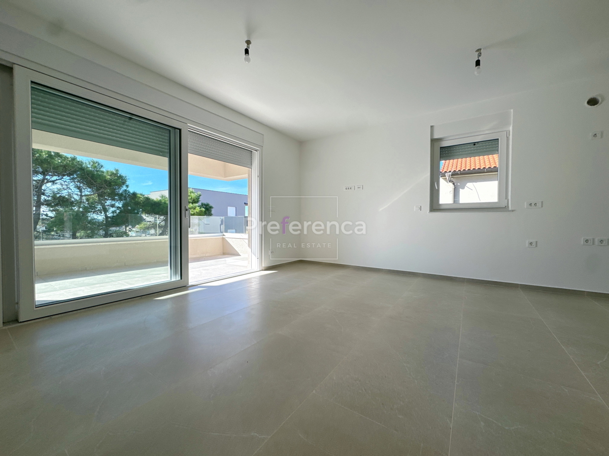 Povljana - dvosobno stanovanje v pritličju z vrtom